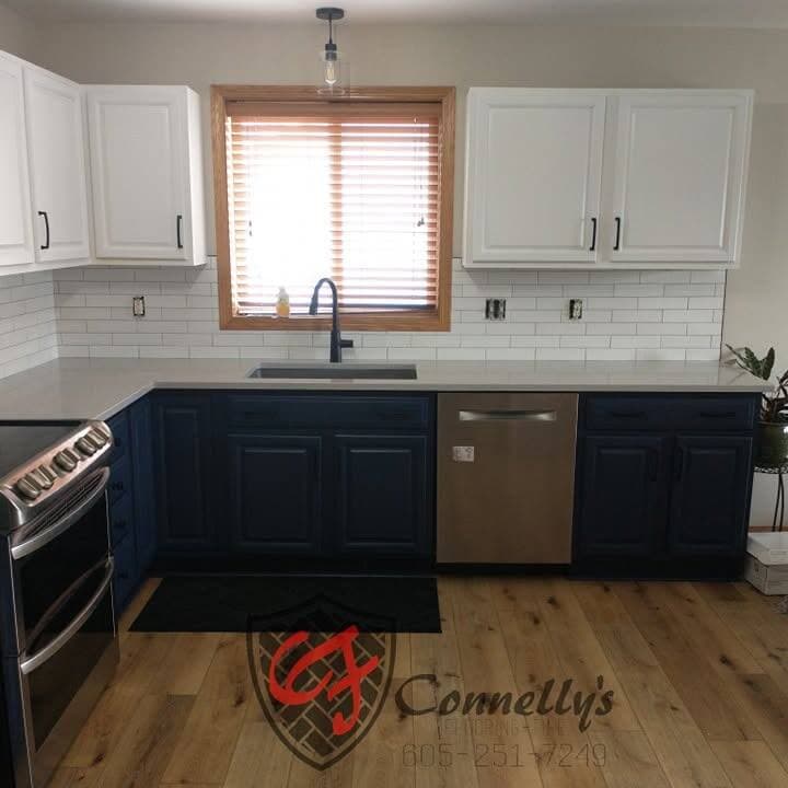 Kitchen backsplash & floor