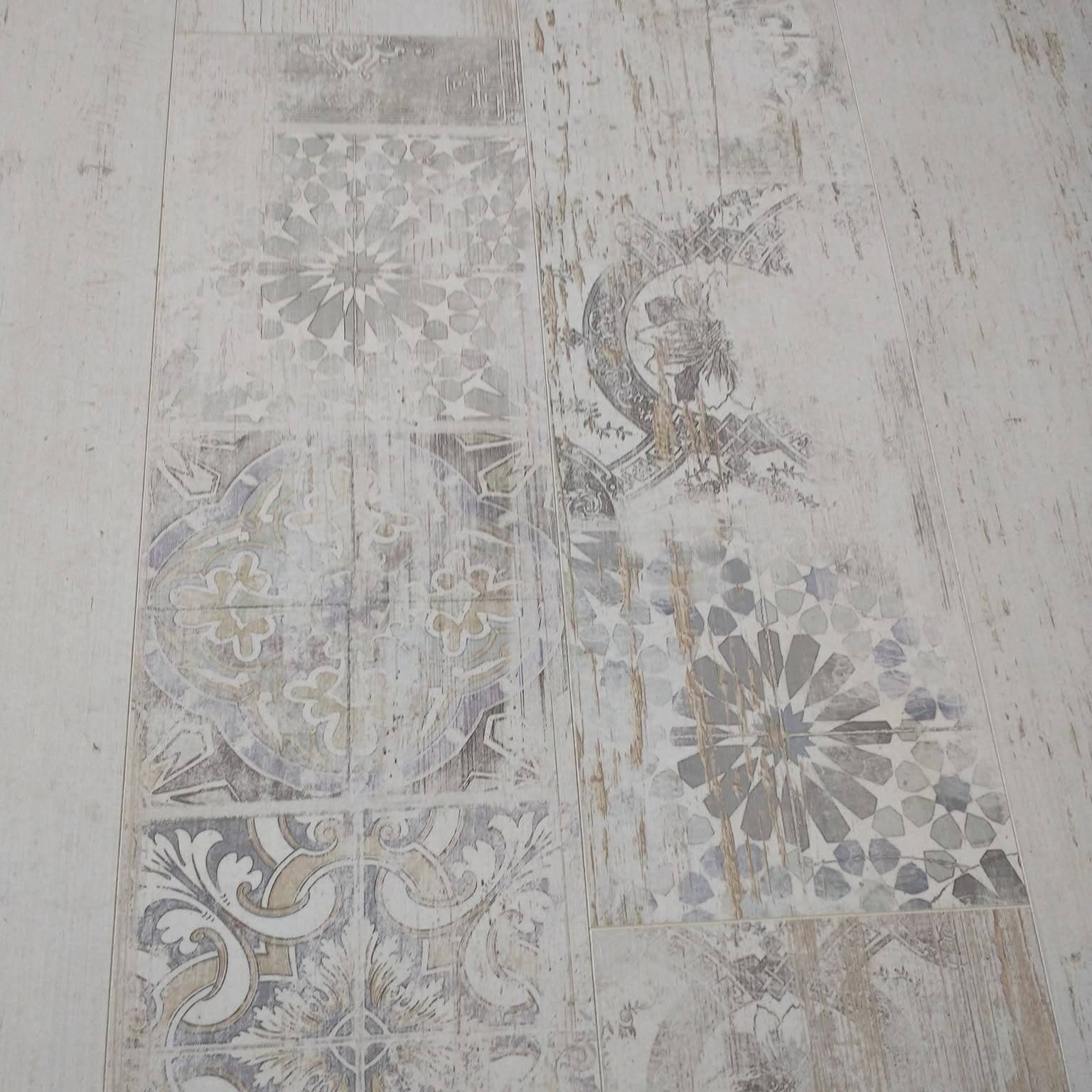 Patterned tile floor