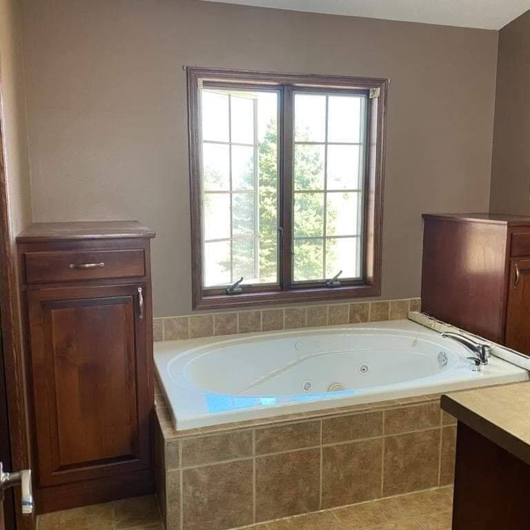 Tiled tub deck